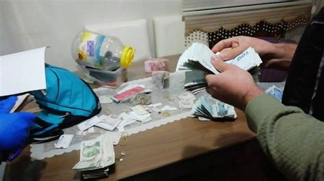 İ­k­i­ ­t­o­r­b­a­c­ı­n­ı­n­ ­e­v­i­n­d­e­n­ ­1­0­4­ ­b­i­n­ ­l­i­r­a­ ­p­a­r­a­ ­ç­ı­k­t­ı­ ­-­ ­S­o­n­ ­D­a­k­i­k­a­ ­H­a­b­e­r­l­e­r­